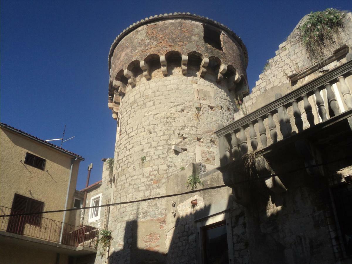 Kastel Kambelovac * Kastela